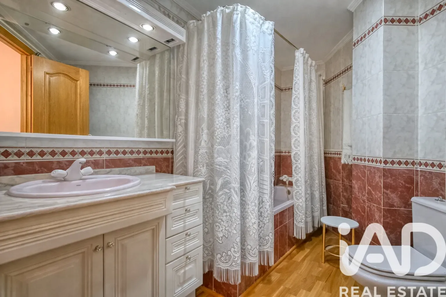 Contemporary 4-Bedroom House with Panoramic Terrace in San Vicente del Raspeig - View image 28 of 32