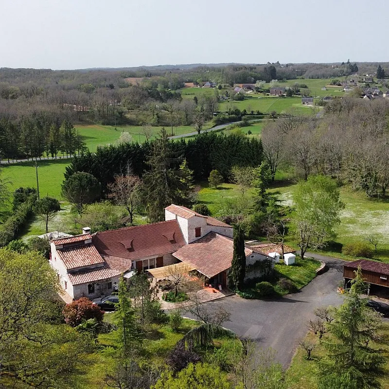 Expansive 4-Bedroom Country House with Gardens and Pool in Martel, France