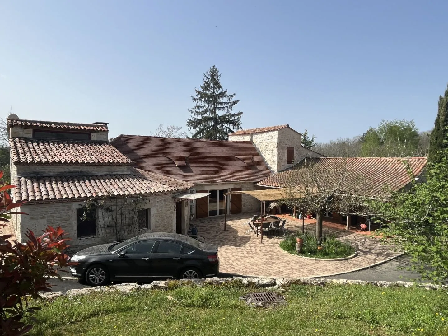 Expansive 4-Bedroom Country House with Gardens and Pool in Martel, France - View image 9 of 47