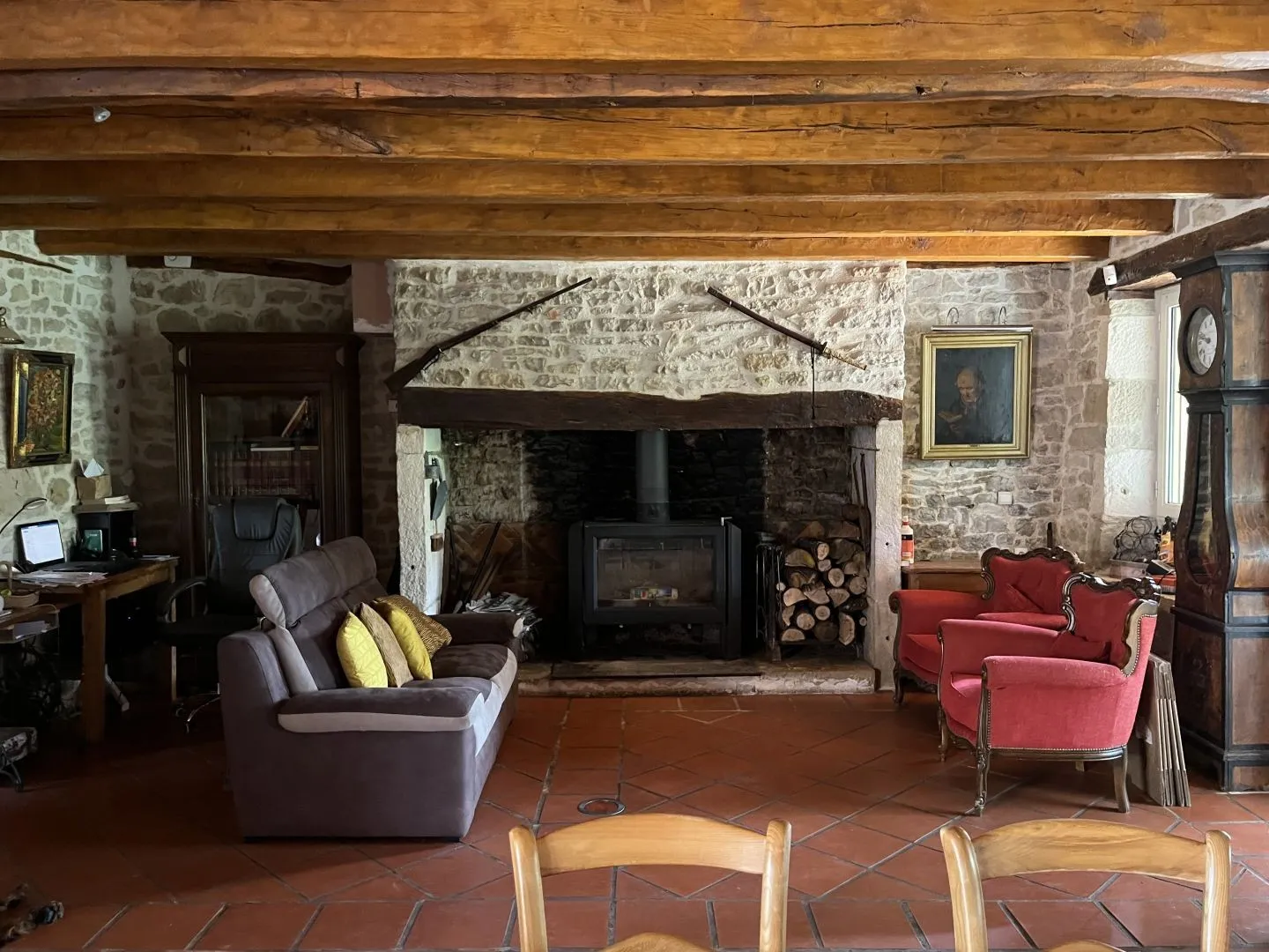 Expansive 4-Bedroom Country House with Gardens and Pool in Martel, France - View image 11 of 47