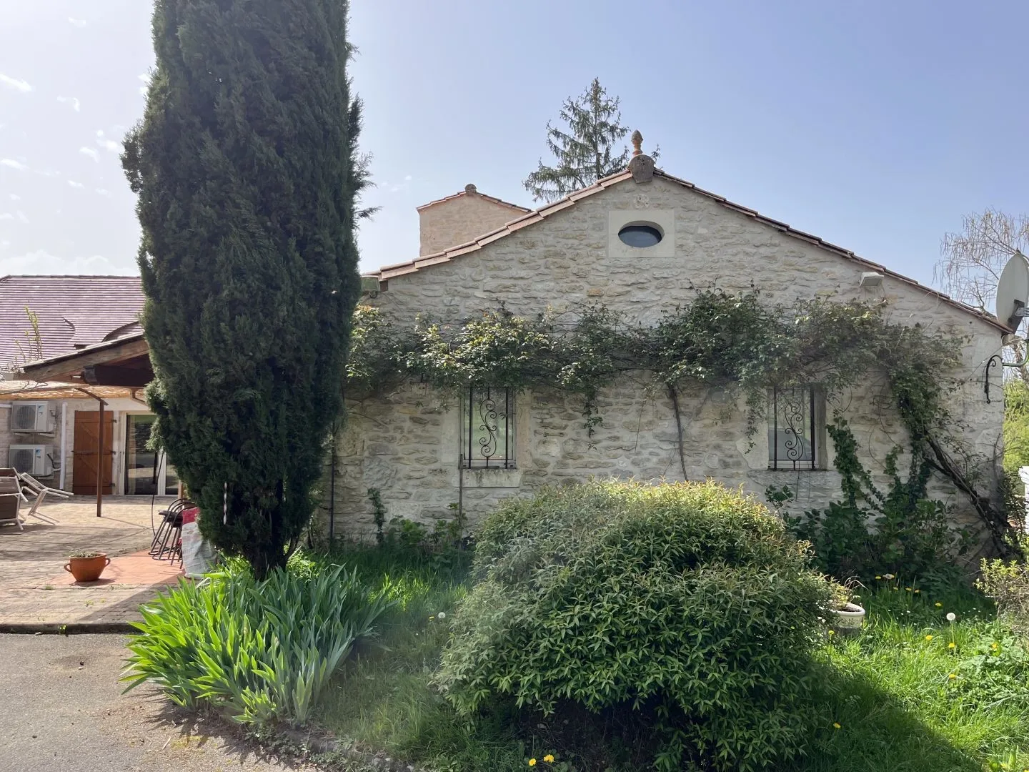 Expansive 4-Bedroom Country House with Gardens and Pool in Martel, France - View image 15 of 47