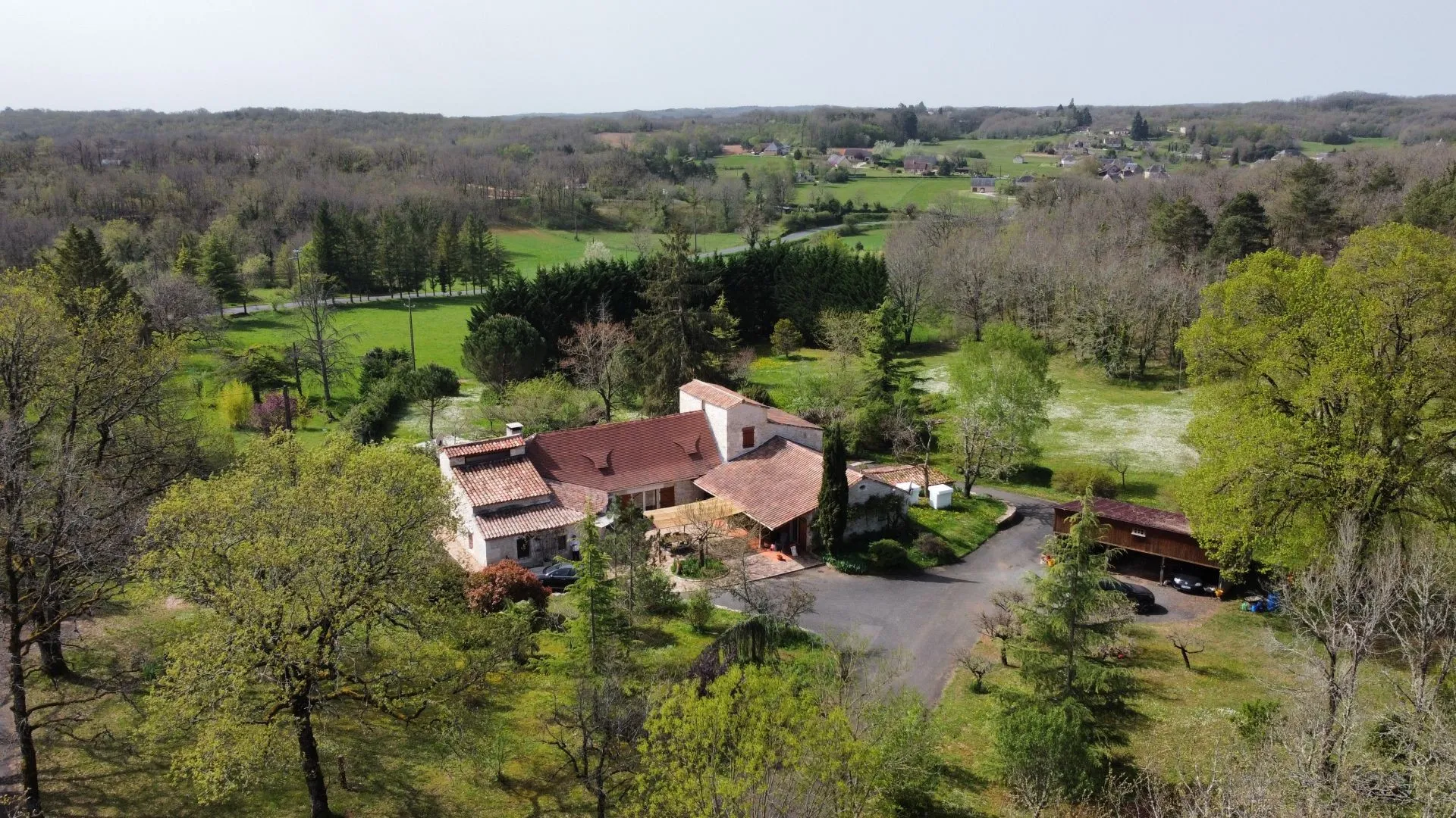 Expansive 4-Bedroom Country House with Gardens and Pool in Martel, France - View image 17 of 47
