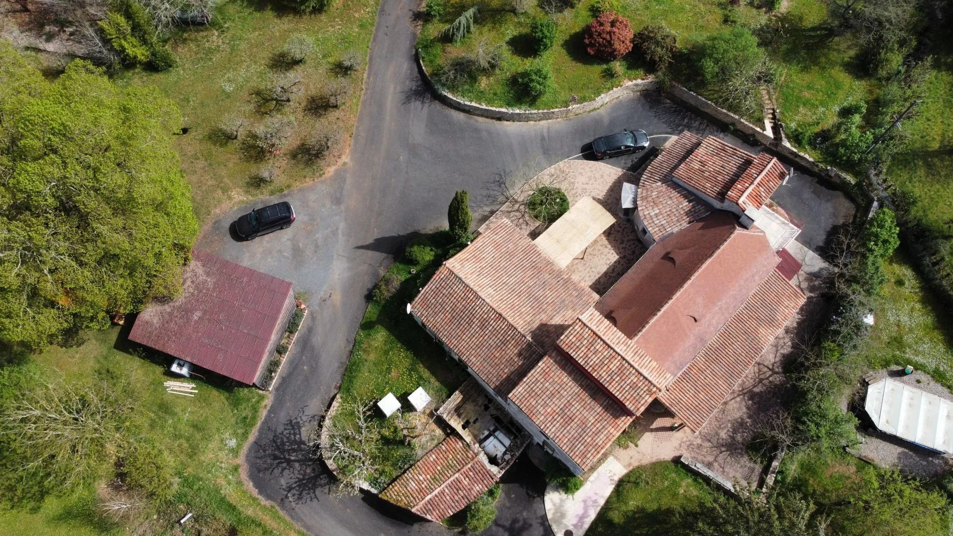 Expansive 4-Bedroom Country House with Gardens and Pool in Martel, France - View image 25 of 47