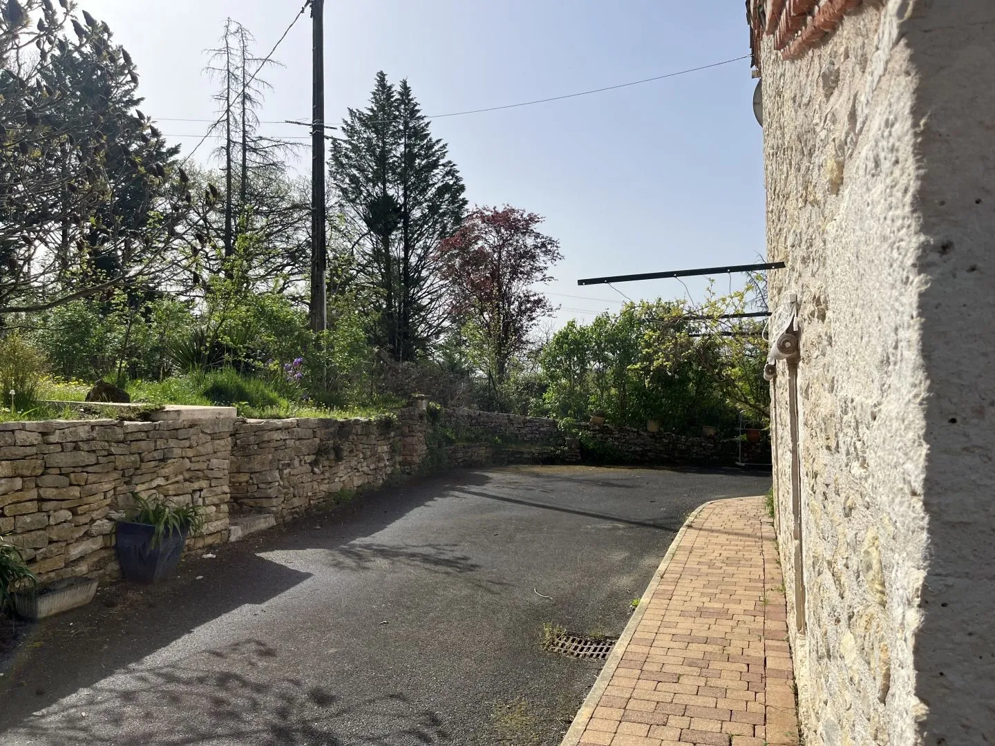 Expansive 4-Bedroom Country House with Gardens and Pool in Martel, France - View image 28 of 47