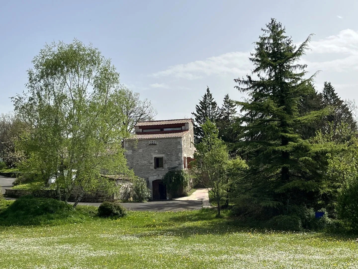 Expansive 4-Bedroom Country House with Gardens and Pool in Martel, France - View image 31 of 47