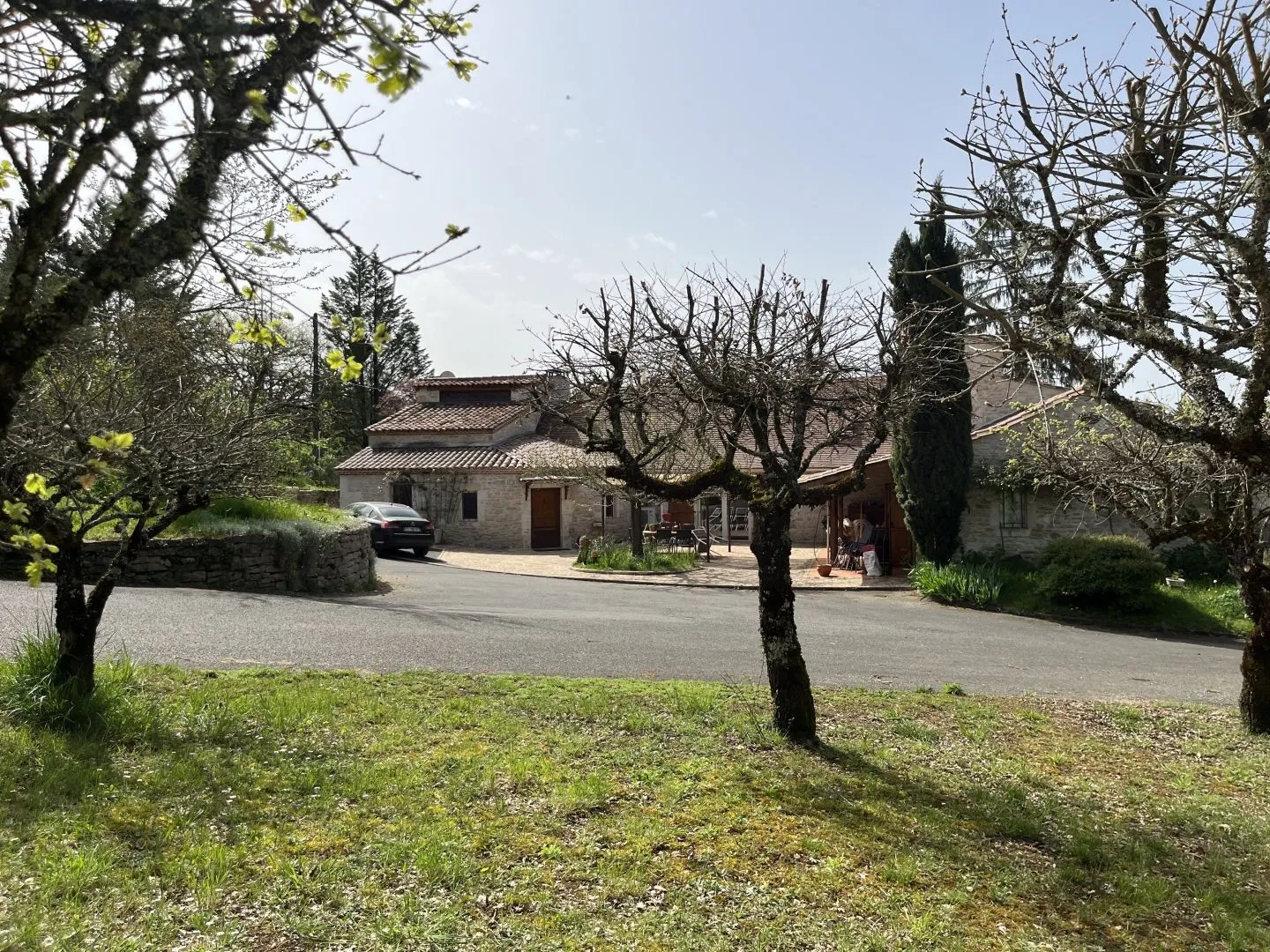 Expansive 4-Bedroom Country House with Gardens and Pool in Martel, France - View image 37 of 47