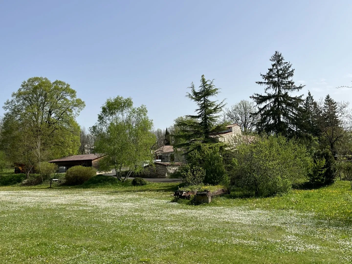 Expansive 4-Bedroom Country House with Gardens and Pool in Martel, France - View image 43 of 47
