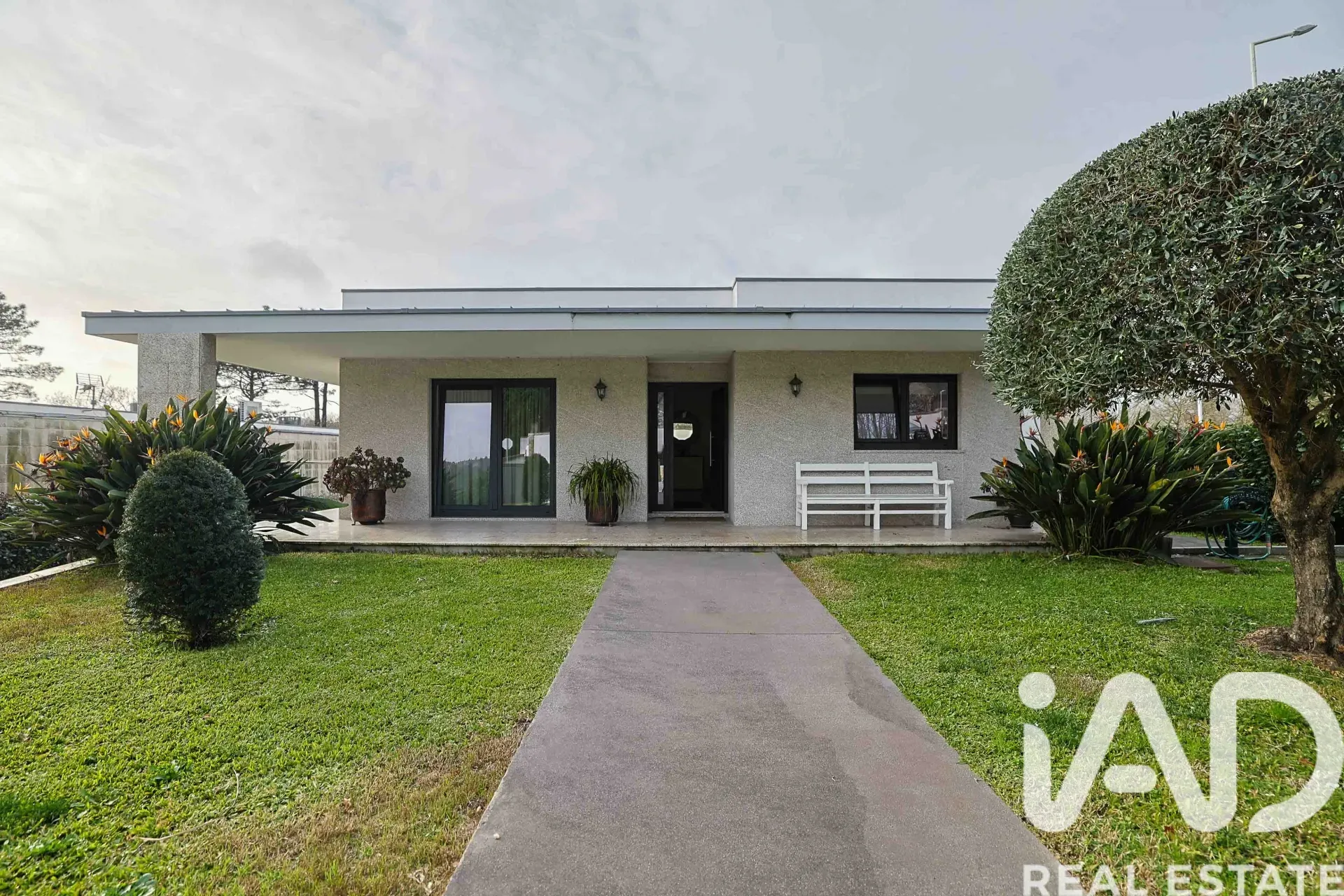 Contemporary 3-Bedroom House with Garden in Vila Nova de Cerveira, Portugal - Image 2