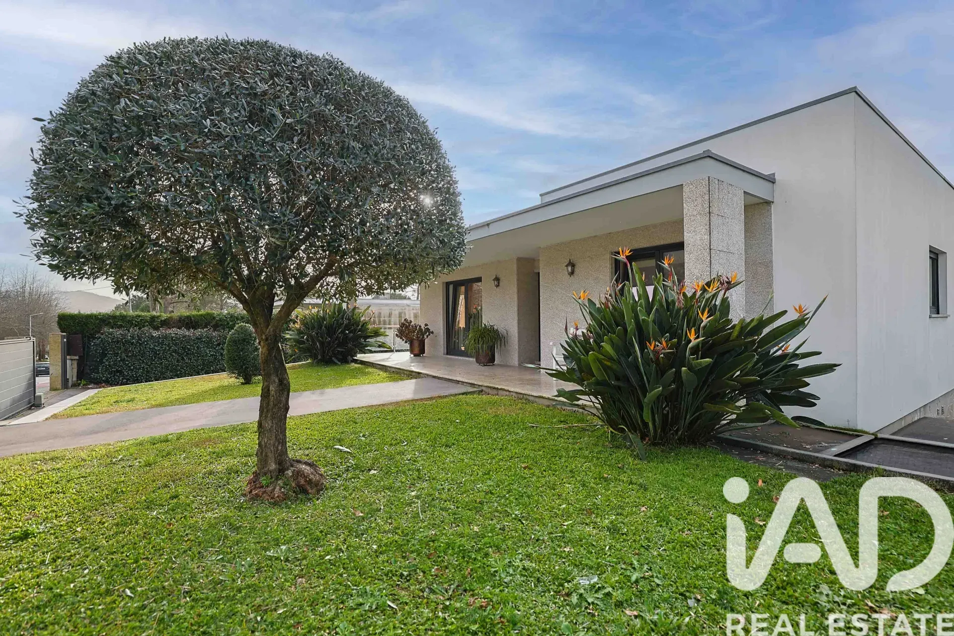 Contemporary 3-Bedroom House with Garden in Vila Nova de Cerveira, Portugal - Image 3