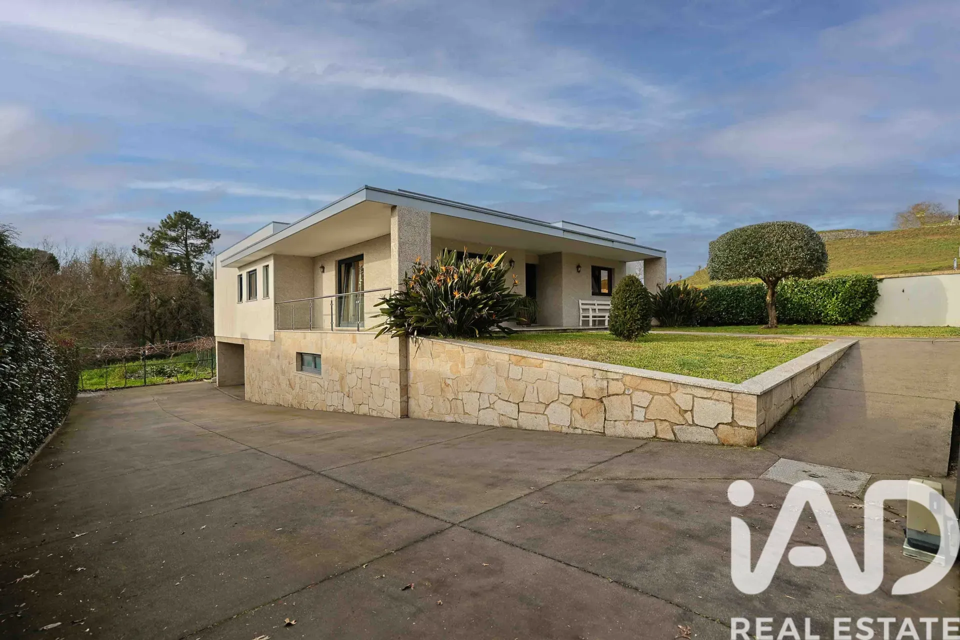 Contemporary 3-Bedroom House with Garden in Vila Nova de Cerveira, Portugal - View image 7 of 38