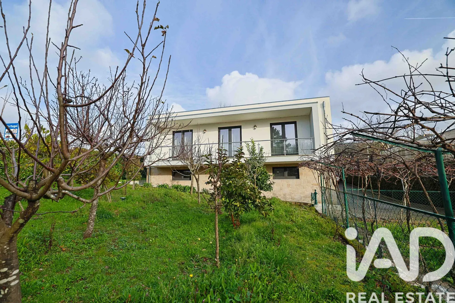 Contemporary 3-Bedroom House with Garden in Vila Nova de Cerveira, Portugal - View image 36 of 38