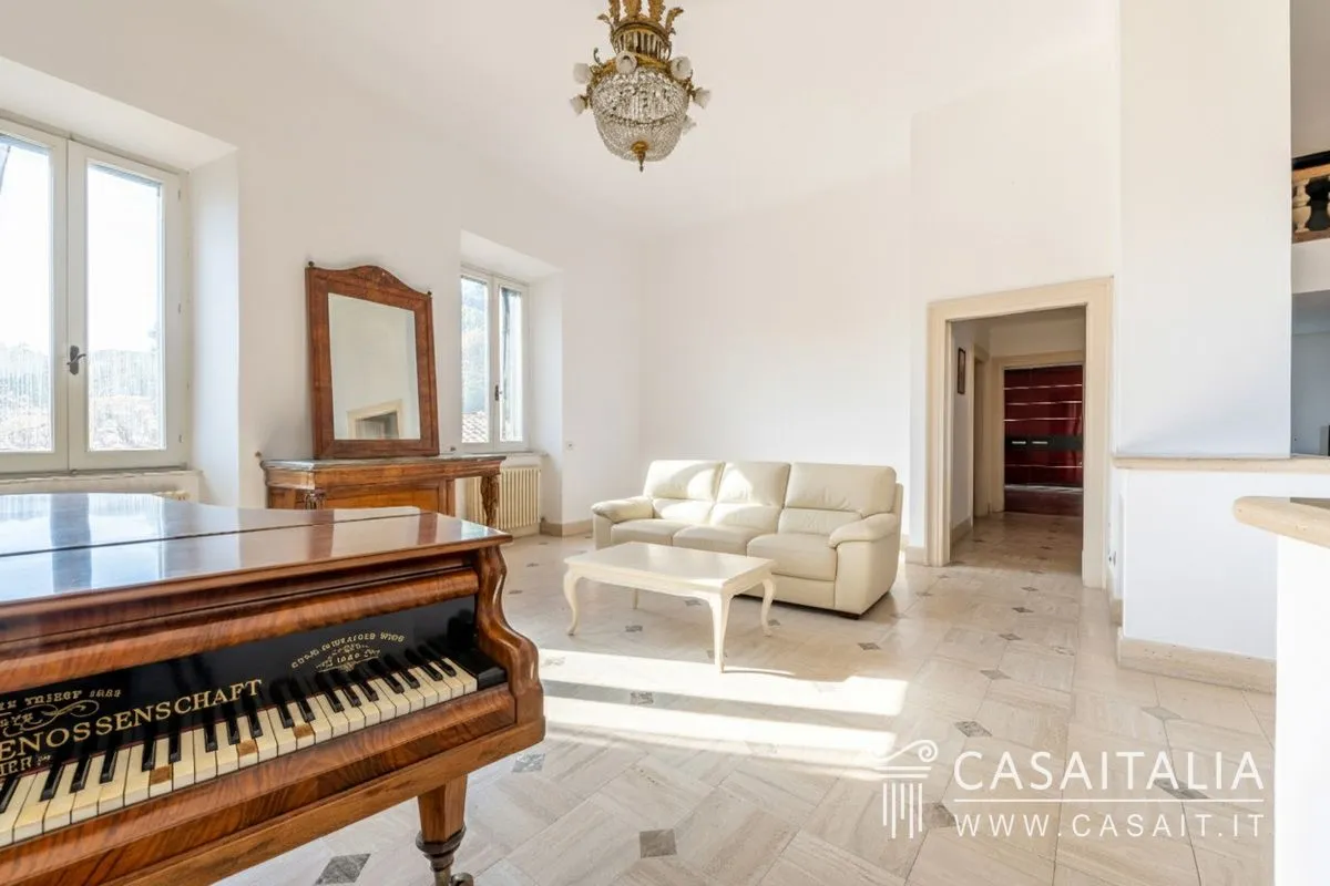 Elegant 1800s Grottammare Apartment with 3 Bedrooms and Historical Charm - Image 2