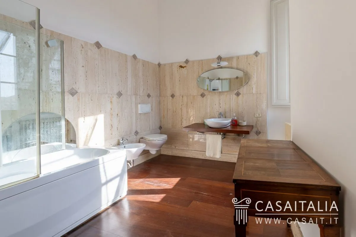 Elegant 1800s Grottammare Apartment with 3 Bedrooms and Historical Charm - View image 11 of 20