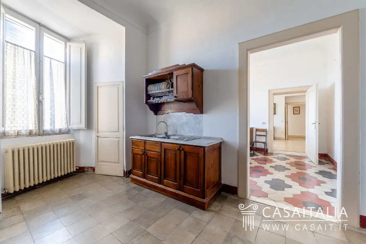 Elegant 1800s Grottammare Apartment with 3 Bedrooms and Historical Charm - View image 12 of 20