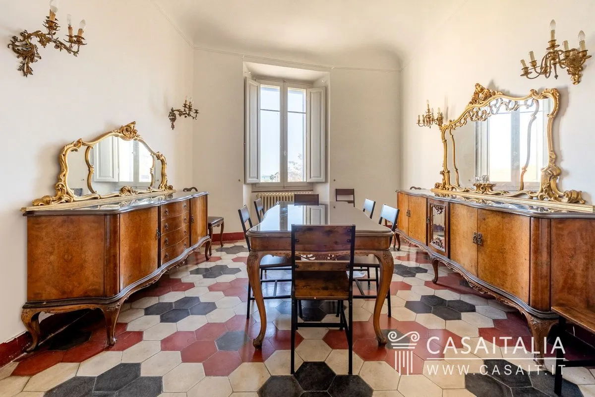 Elegant 1800s Grottammare Apartment with 3 Bedrooms and Historical Charm - View image 13 of 20