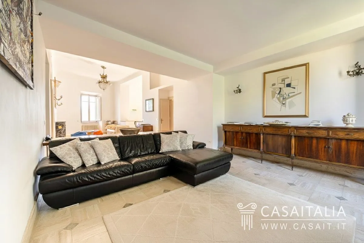 Elegant 1800s Grottammare Apartment with 3 Bedrooms and Historical Charm - View image 16 of 20