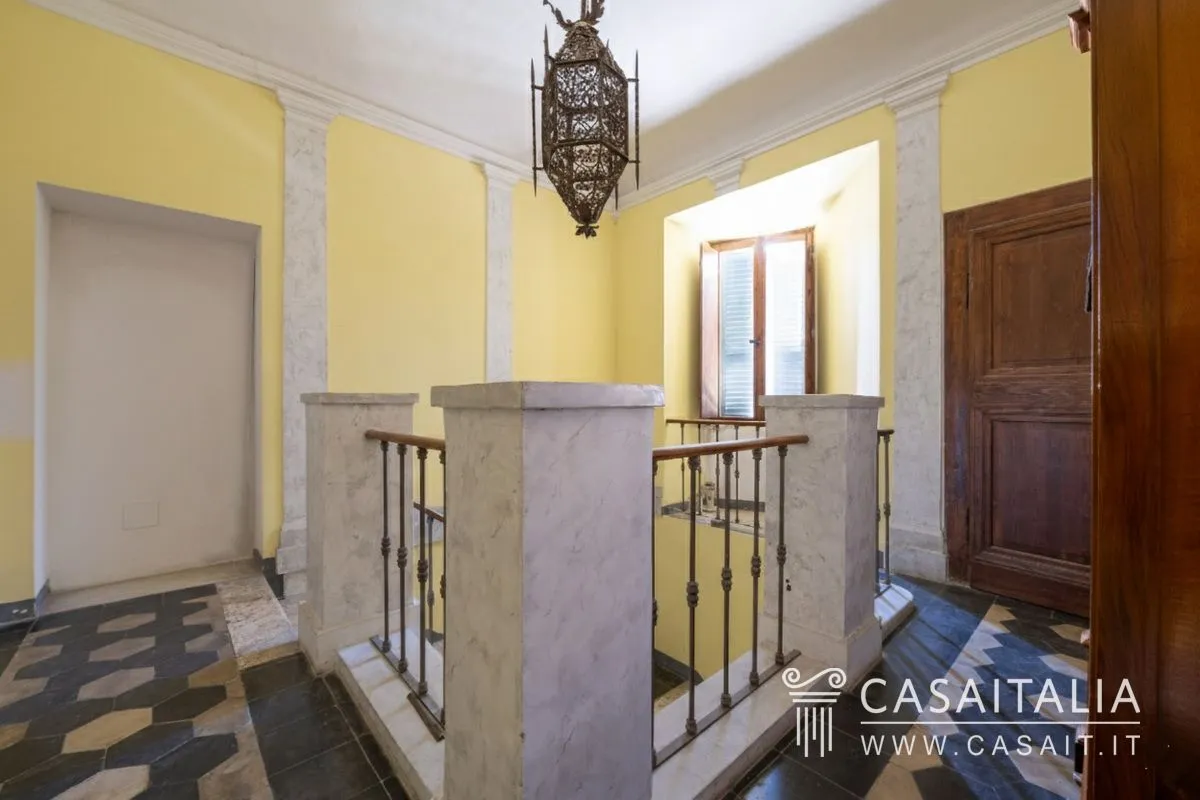 Elegant 1800s Grottammare Apartment with 3 Bedrooms and Historical Charm - View image 18 of 20