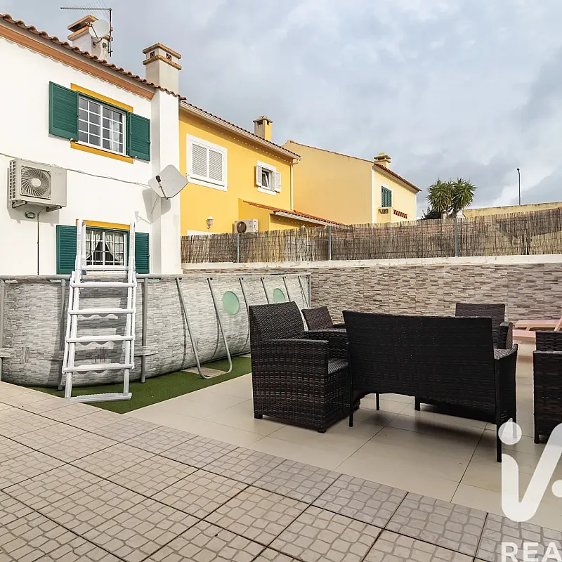 Contemporary 3-Bedroom House with Garden in Scenic Azeitão, Portugal