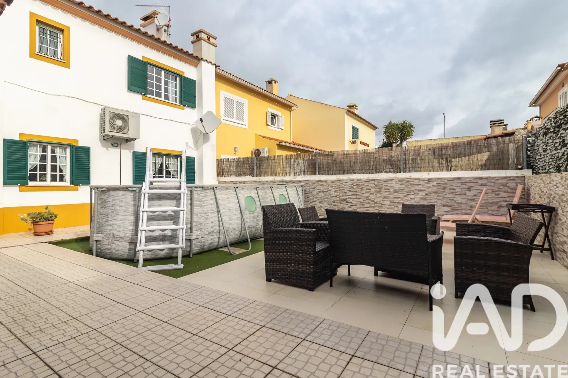 Contemporary 3-Bedroom House with Garden in Scenic Azeitão, Portugal - Image 1