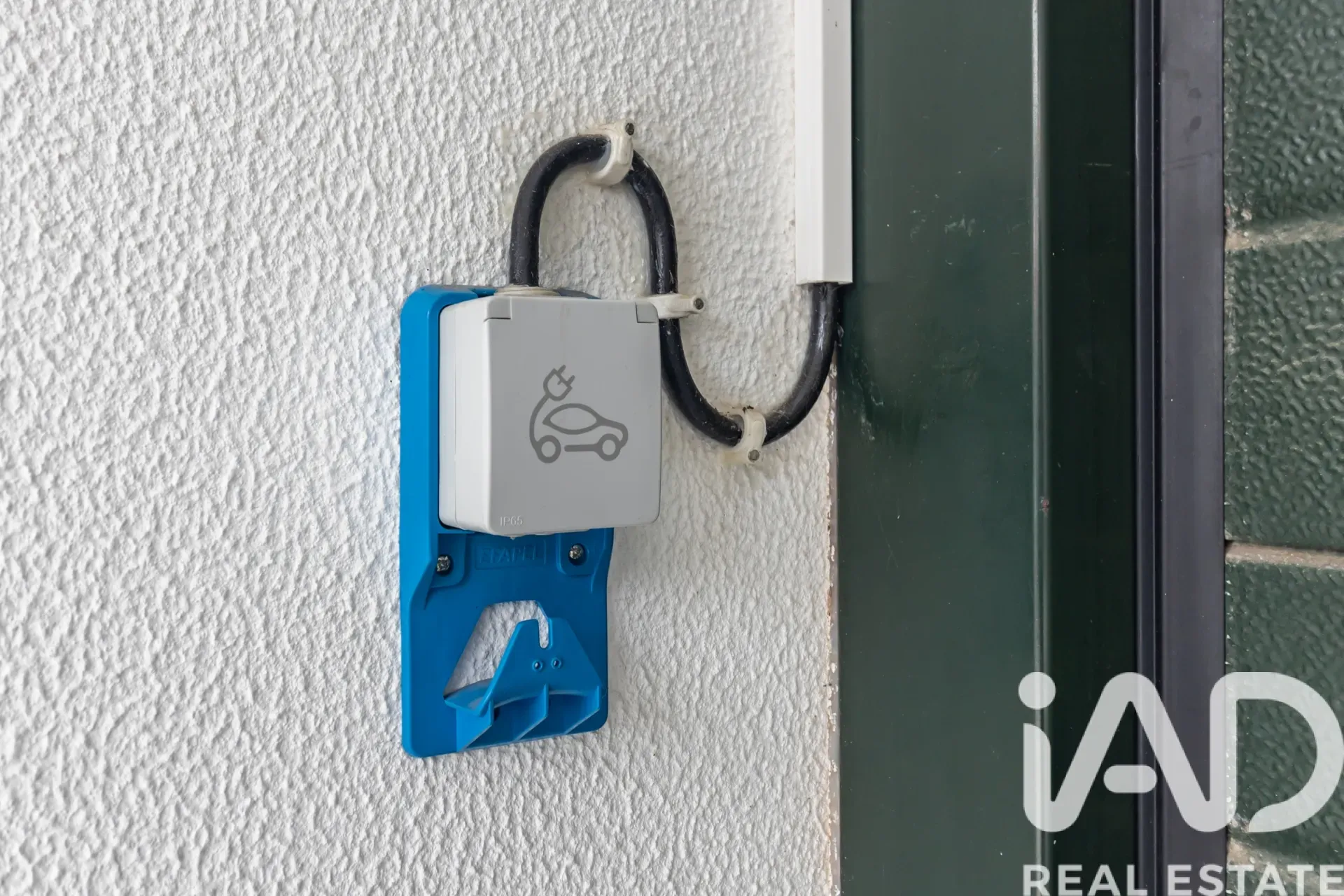 Contemporary 3-Bedroom House with Garden in Scenic Azeitão, Portugal - Image 5