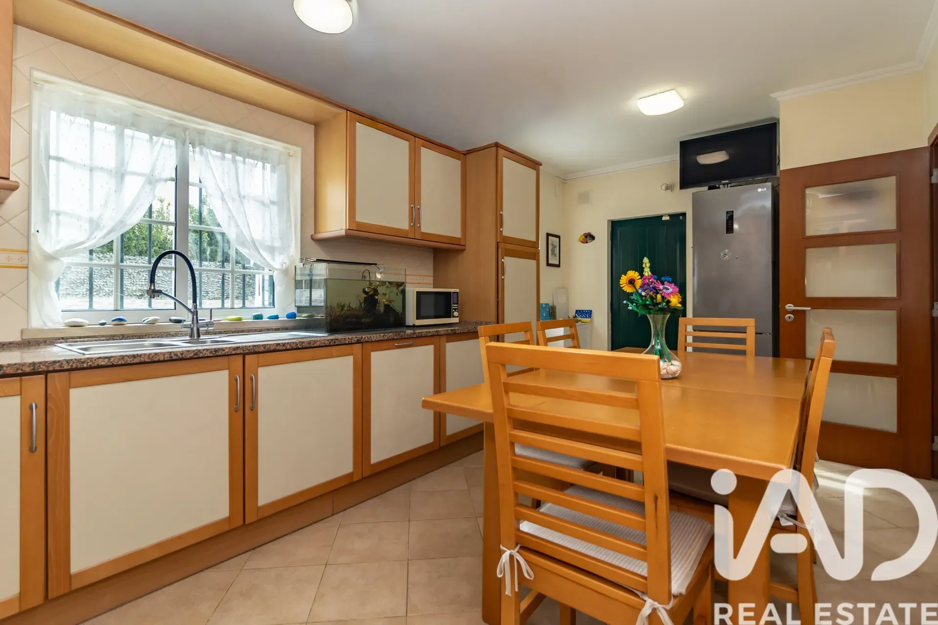 Contemporary 3-Bedroom House with Garden in Scenic Azeitão, Portugal - View image 11 of 40