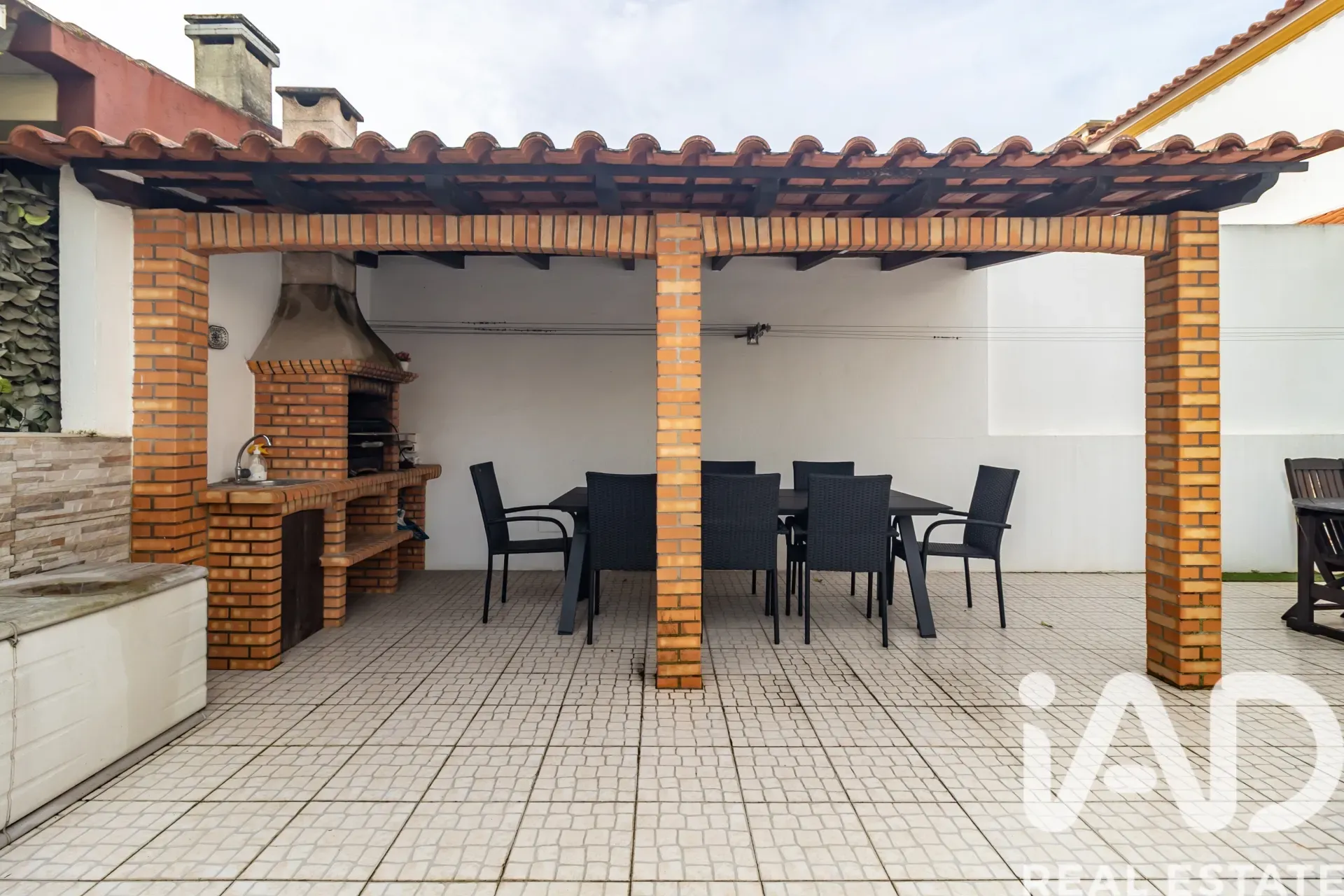 Contemporary 3-Bedroom House with Garden in Scenic Azeitão, Portugal - View image 19 of 40