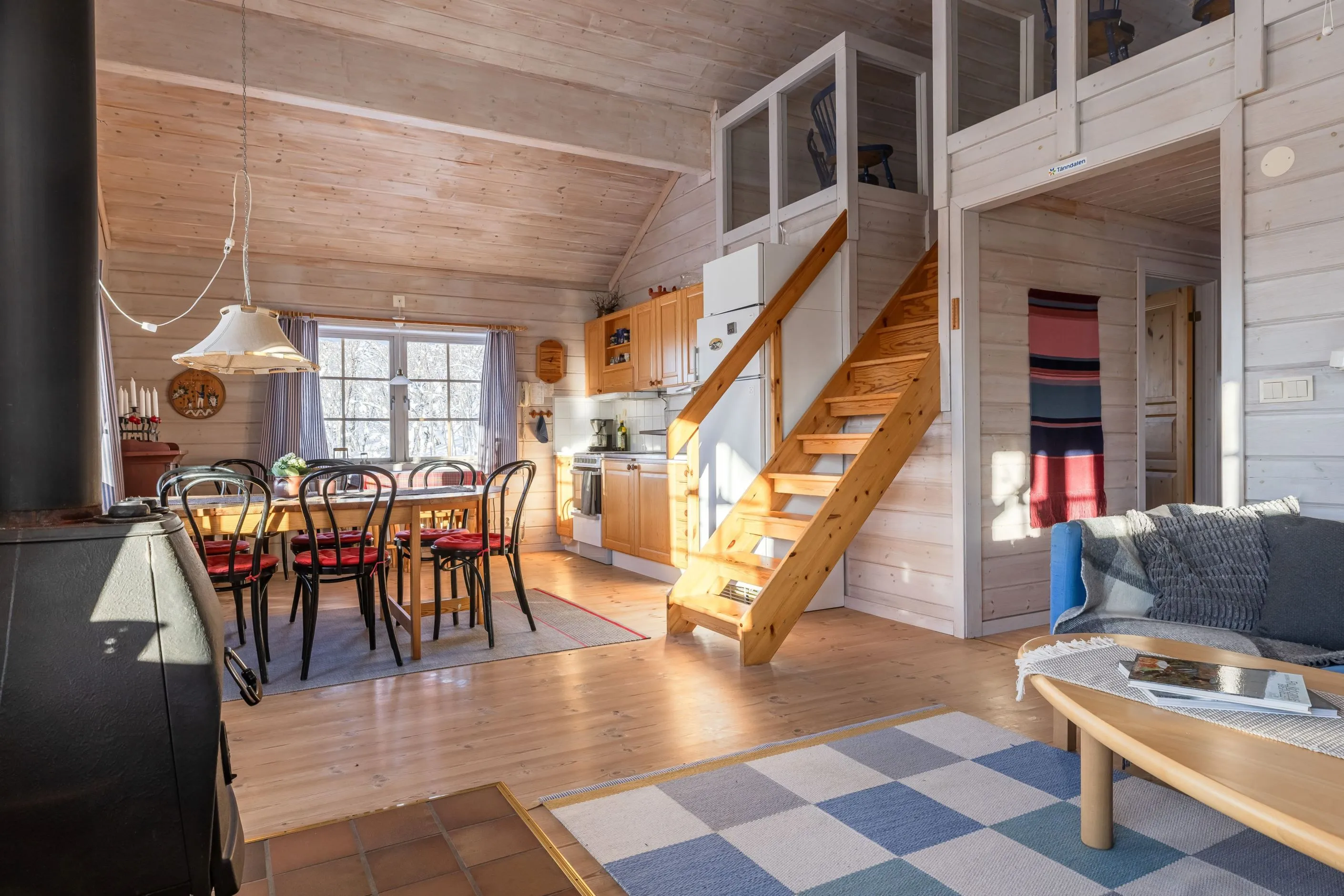 3-Bedroom Country Retreat in Tänndalen with Scenic Mountain Backdrop - Image 4