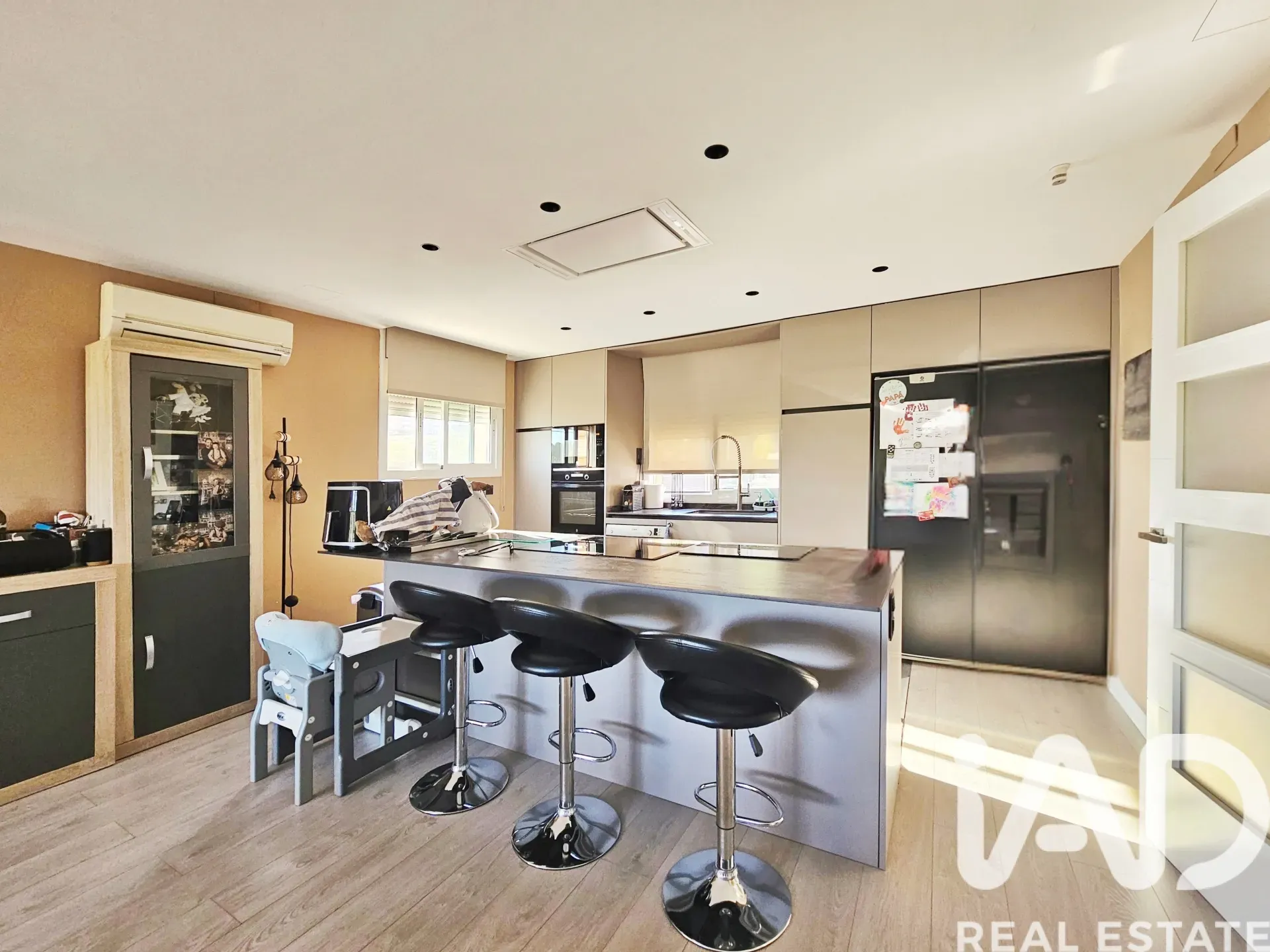 Contemporary 4-Bedroom House with Sea Views and Pool in Tarragona - Image 5