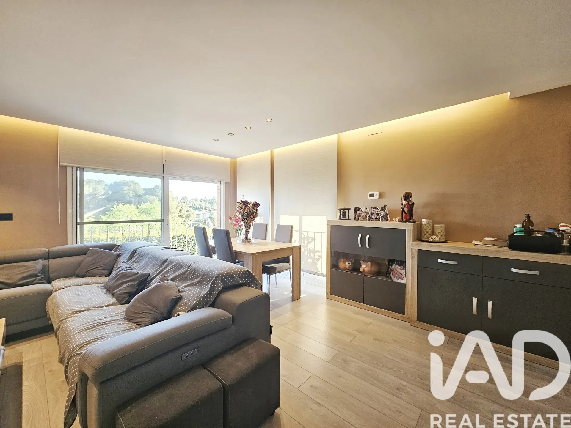 Contemporary 4-Bedroom House with Sea Views and Pool in Tarragona - View image 11 of 39