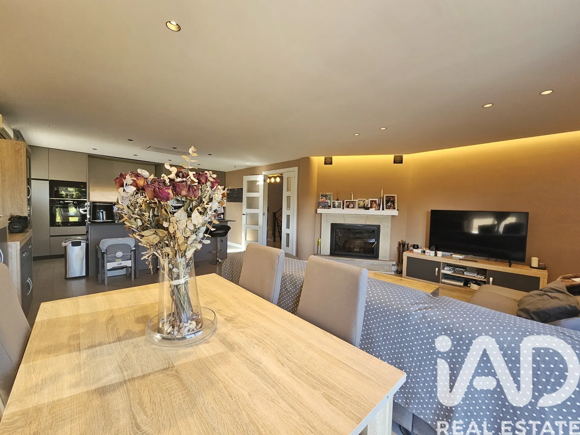 Contemporary 4-Bedroom House with Sea Views and Pool in Tarragona - View image 13 of 39