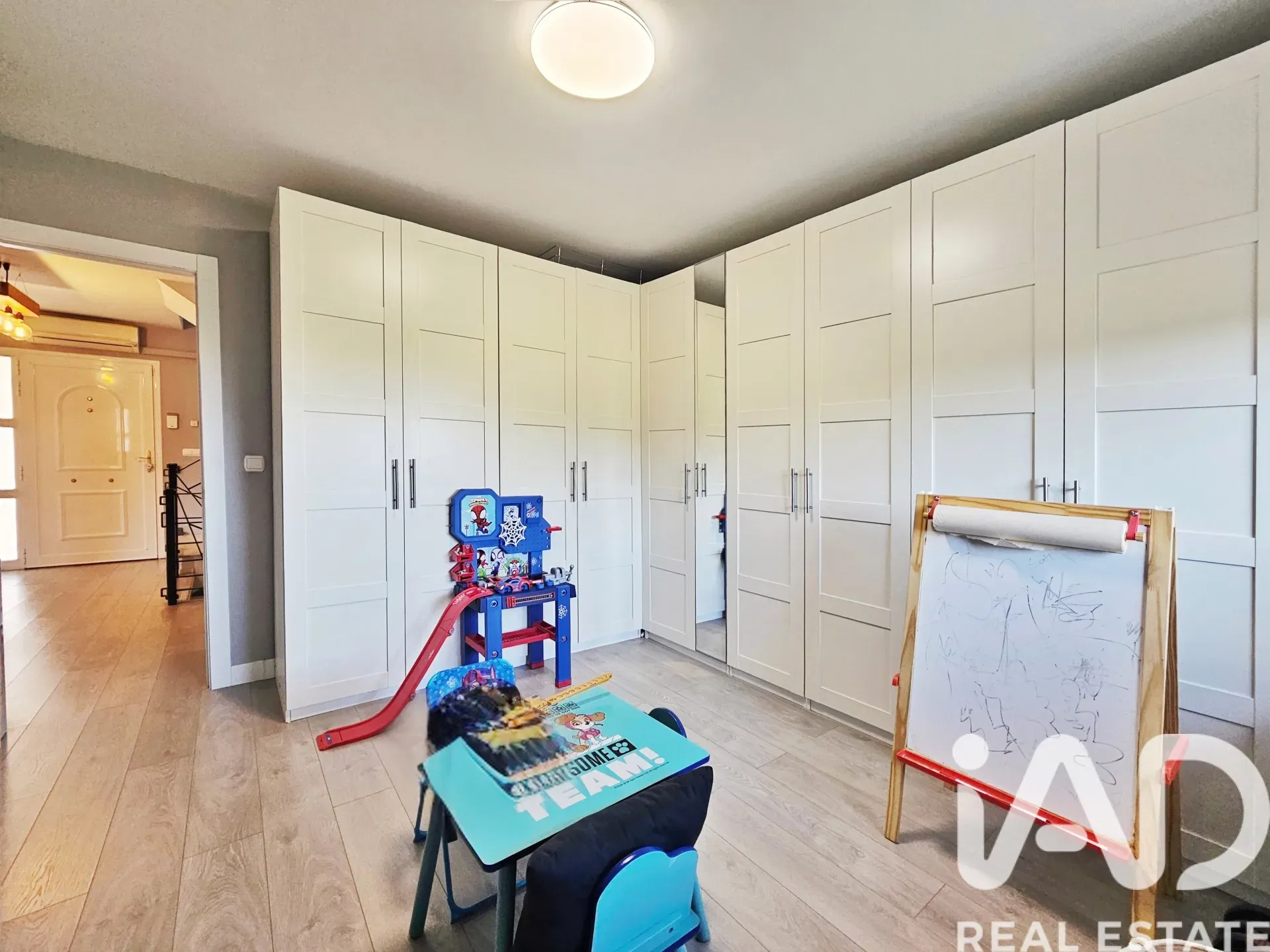 Contemporary 4-Bedroom House with Sea Views and Pool in Tarragona - View image 18 of 39