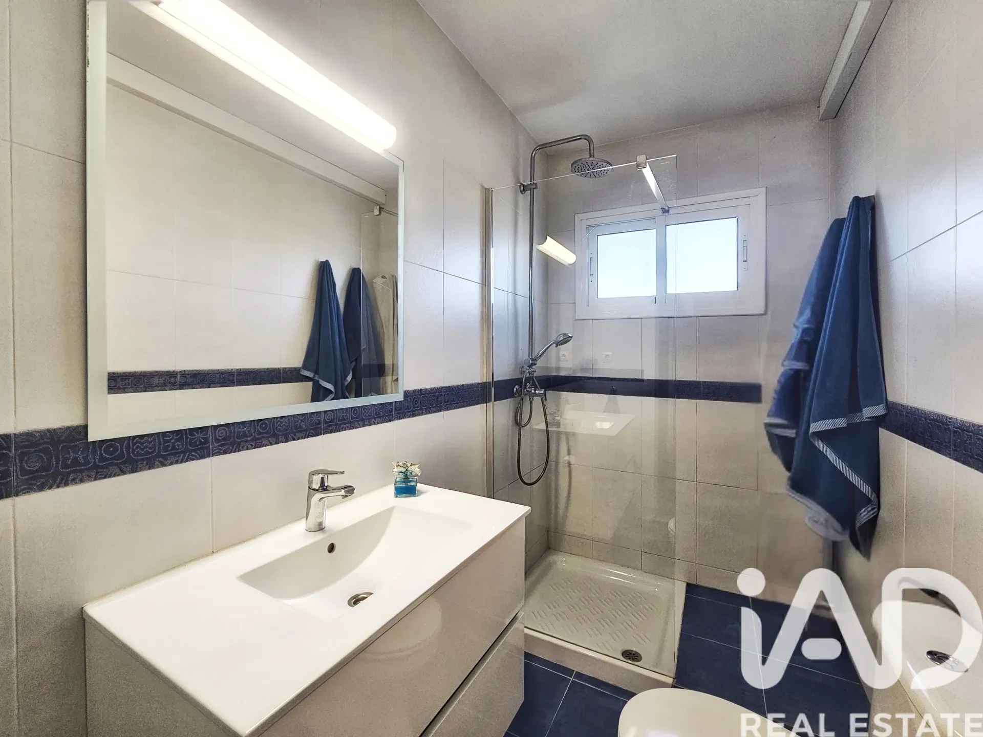 Contemporary 4-Bedroom House with Sea Views and Pool in Tarragona - View image 20 of 39