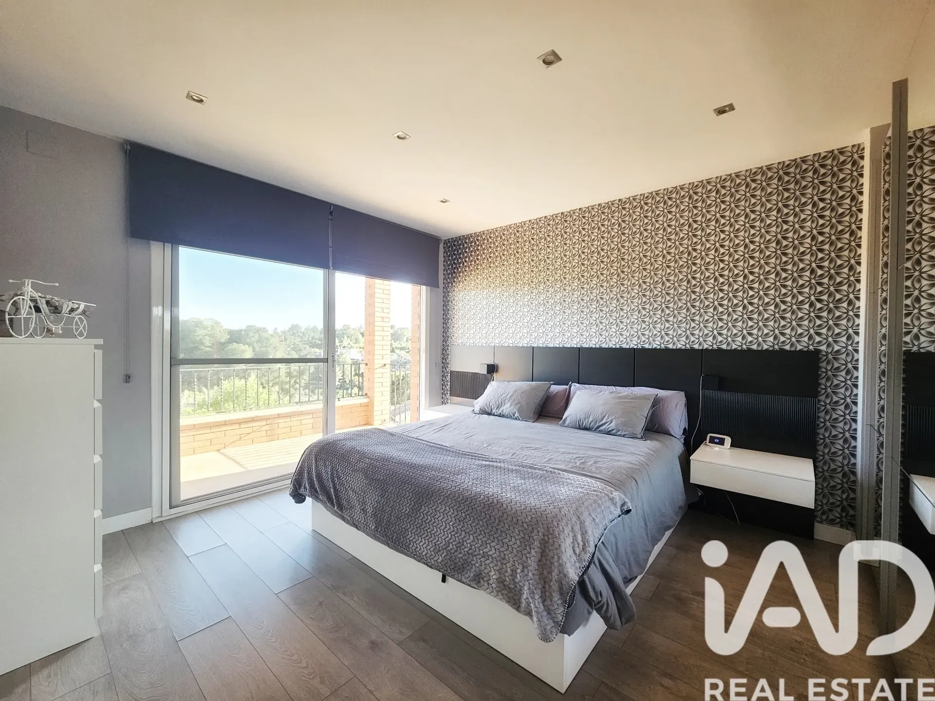 Contemporary 4-Bedroom House with Sea Views and Pool in Tarragona - View image 23 of 39