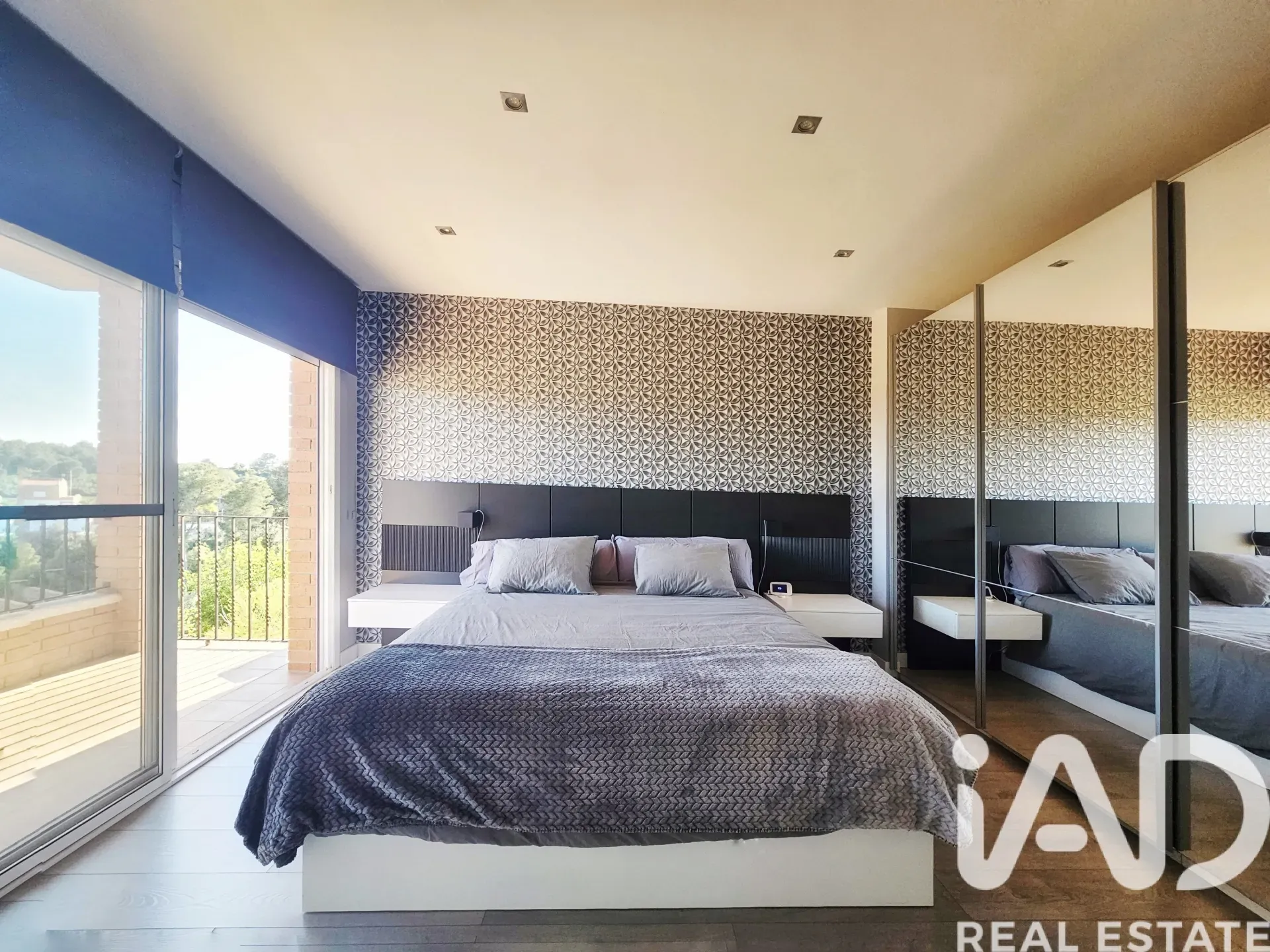 Contemporary 4-Bedroom House with Sea Views and Pool in Tarragona - View image 24 of 39