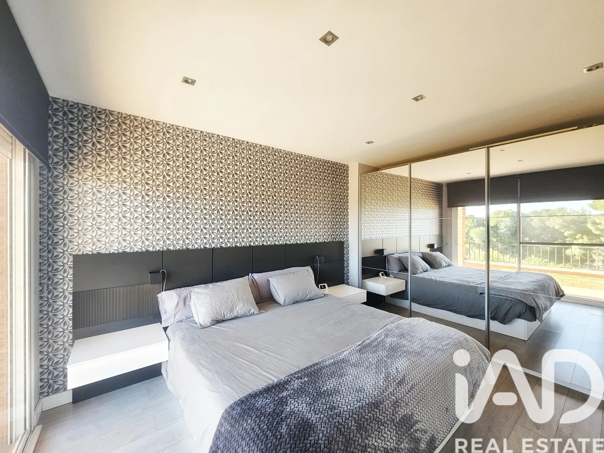 Contemporary 4-Bedroom House with Sea Views and Pool in Tarragona - View image 25 of 39
