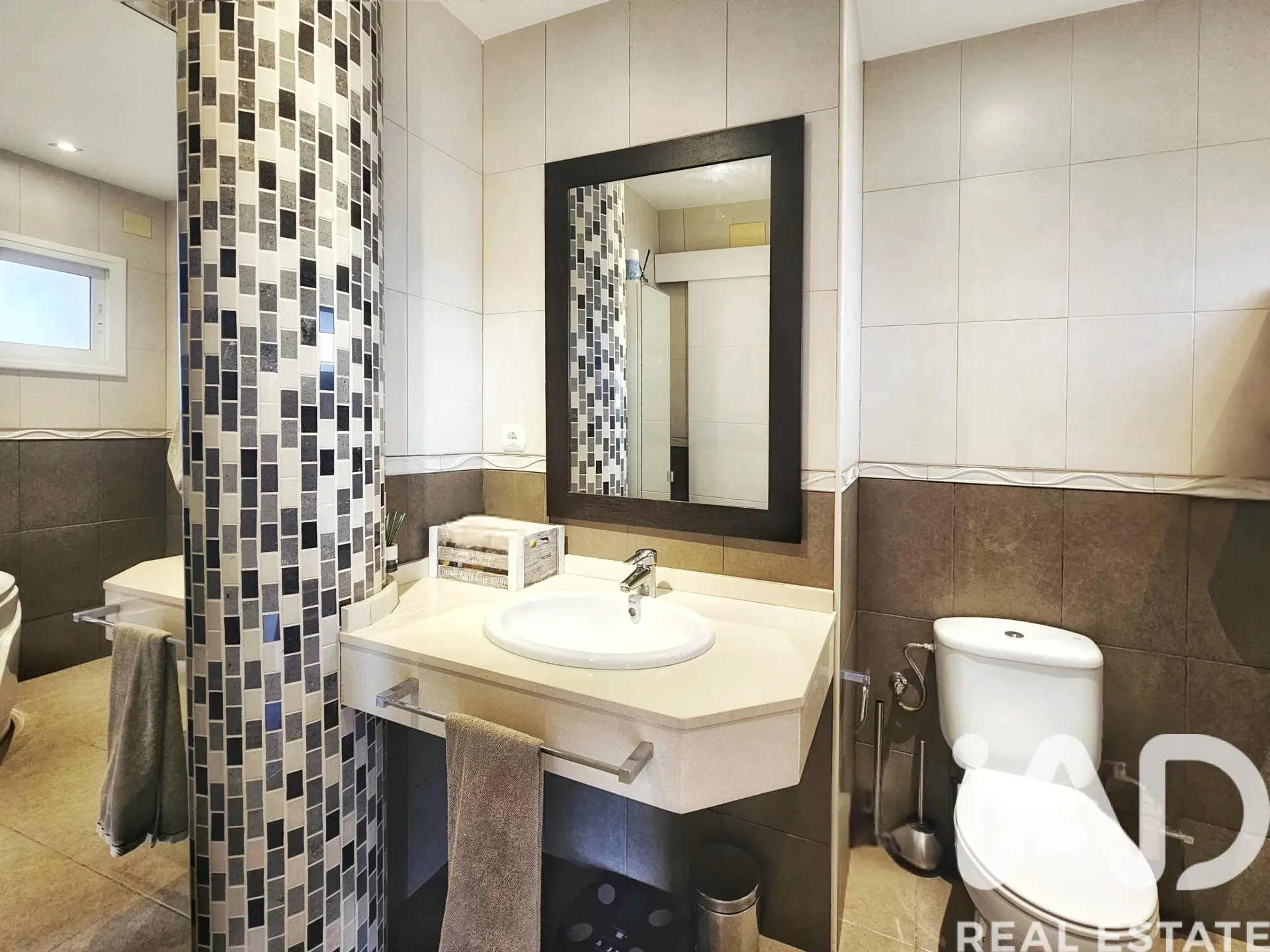 Contemporary 4-Bedroom House with Sea Views and Pool in Tarragona - View image 26 of 39