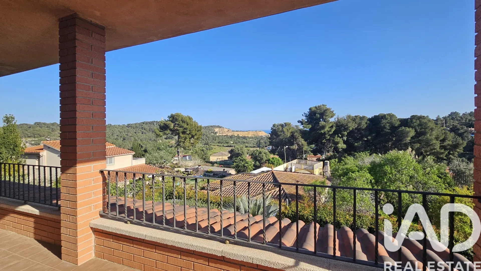 Contemporary 4-Bedroom House with Sea Views and Pool in Tarragona - View image 28 of 39