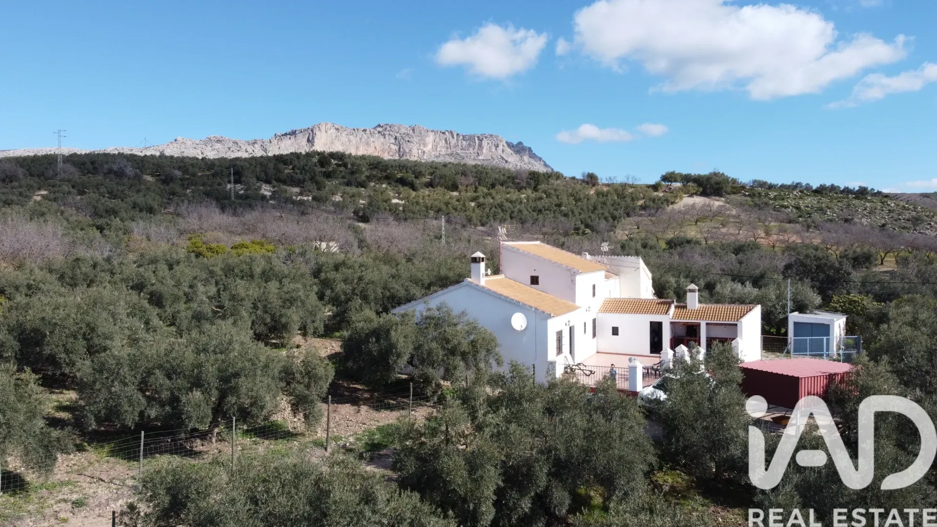 Spacious 3-Bedroom House with Expansive Garden in Scenic Antequera - Image 1