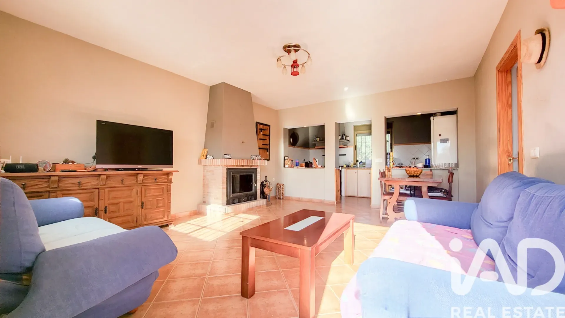 Spacious 3-Bedroom House with Expansive Garden in Scenic Antequera - Image 4