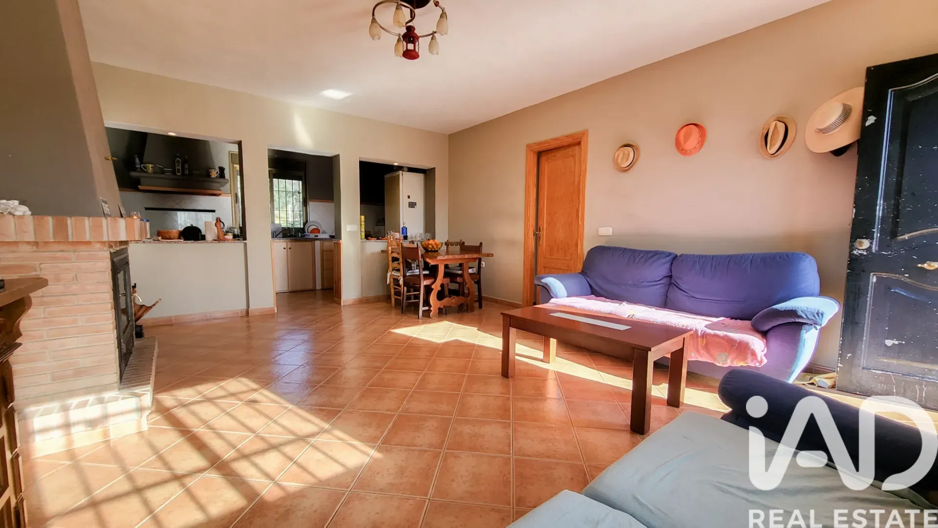 Spacious 3-Bedroom House with Expansive Garden in Scenic Antequera - Image 5