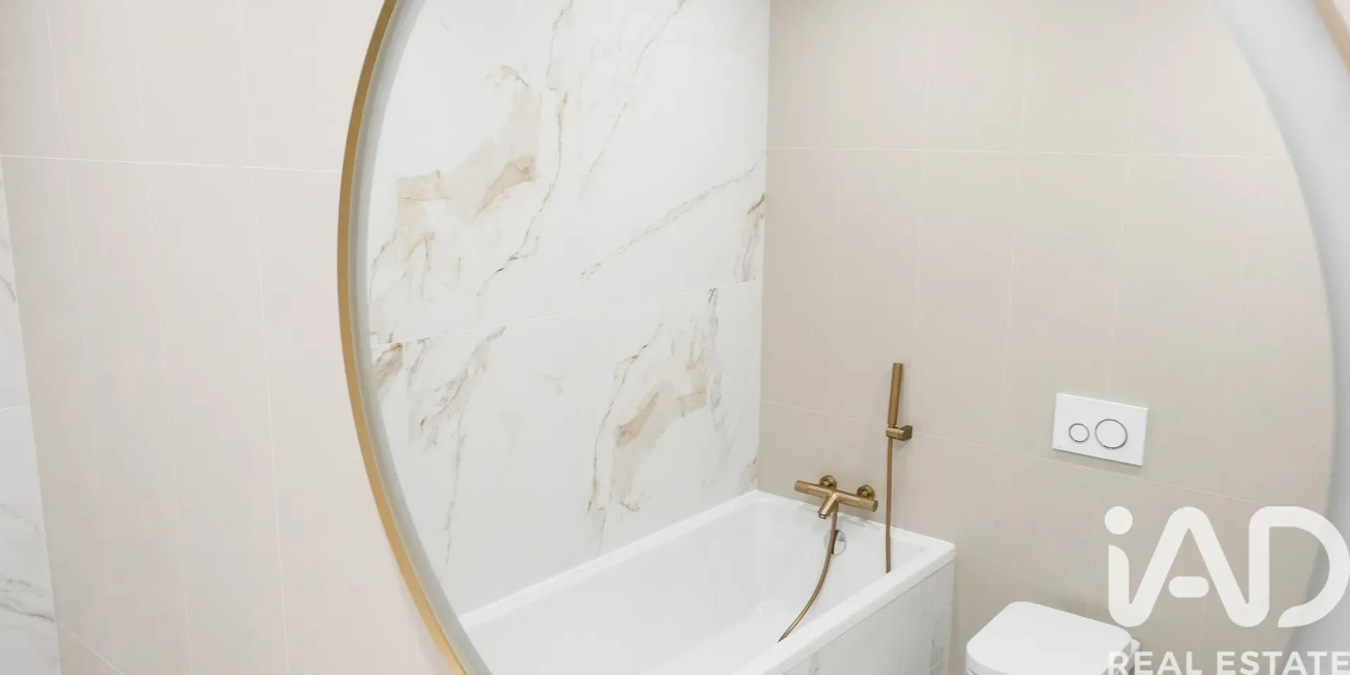 Contemporary 3-Bedroom Apartment with Balcony and Terrace in Lagoa, Portugal - View image 9 of 21