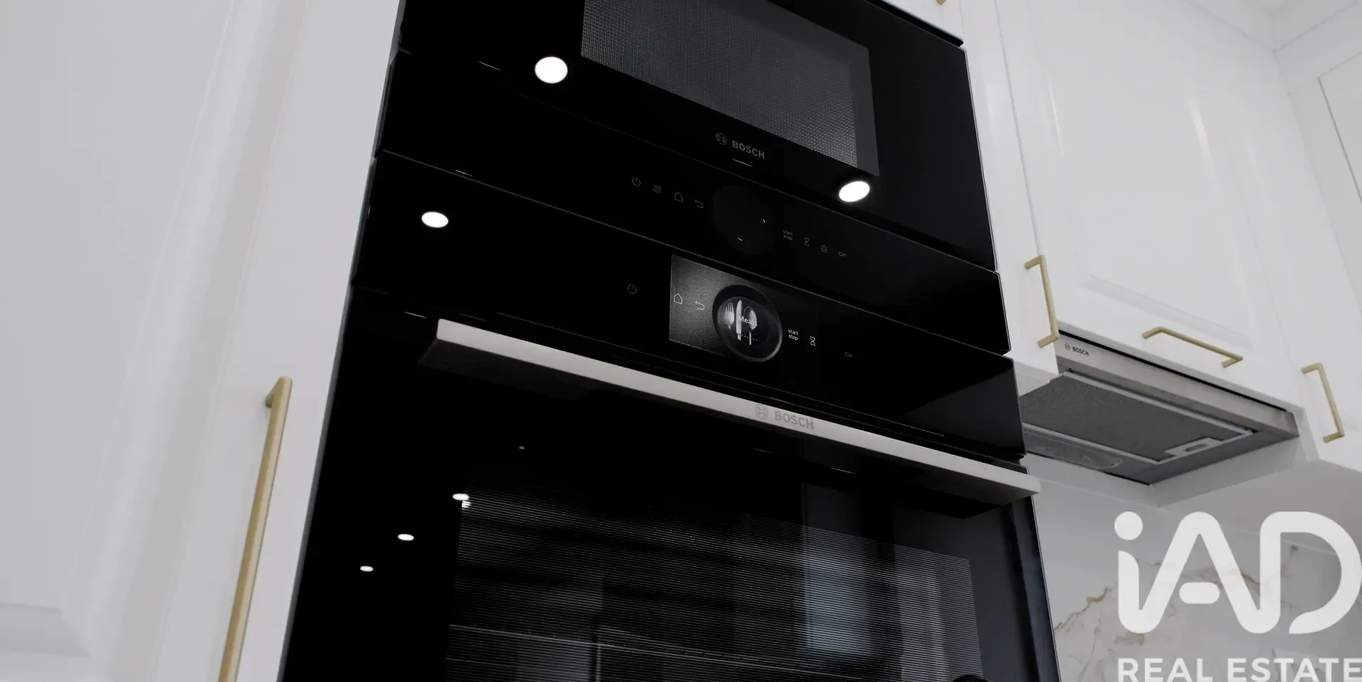 Contemporary 3-Bedroom Apartment with Balcony and Terrace in Lagoa, Portugal - View image 11 of 21