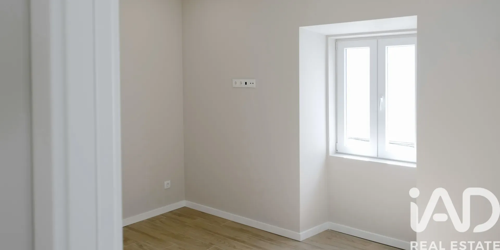 Contemporary 3-Bedroom Apartment with Balcony and Terrace in Lagoa, Portugal - View image 13 of 21