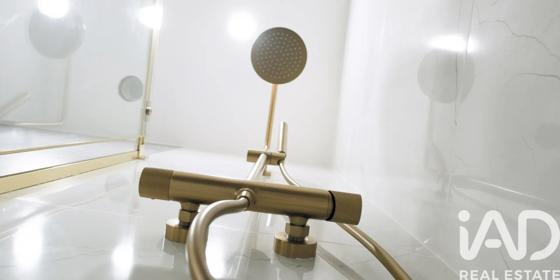 Contemporary 3-Bedroom Apartment with Balcony and Terrace in Lagoa, Portugal - View image 14 of 21