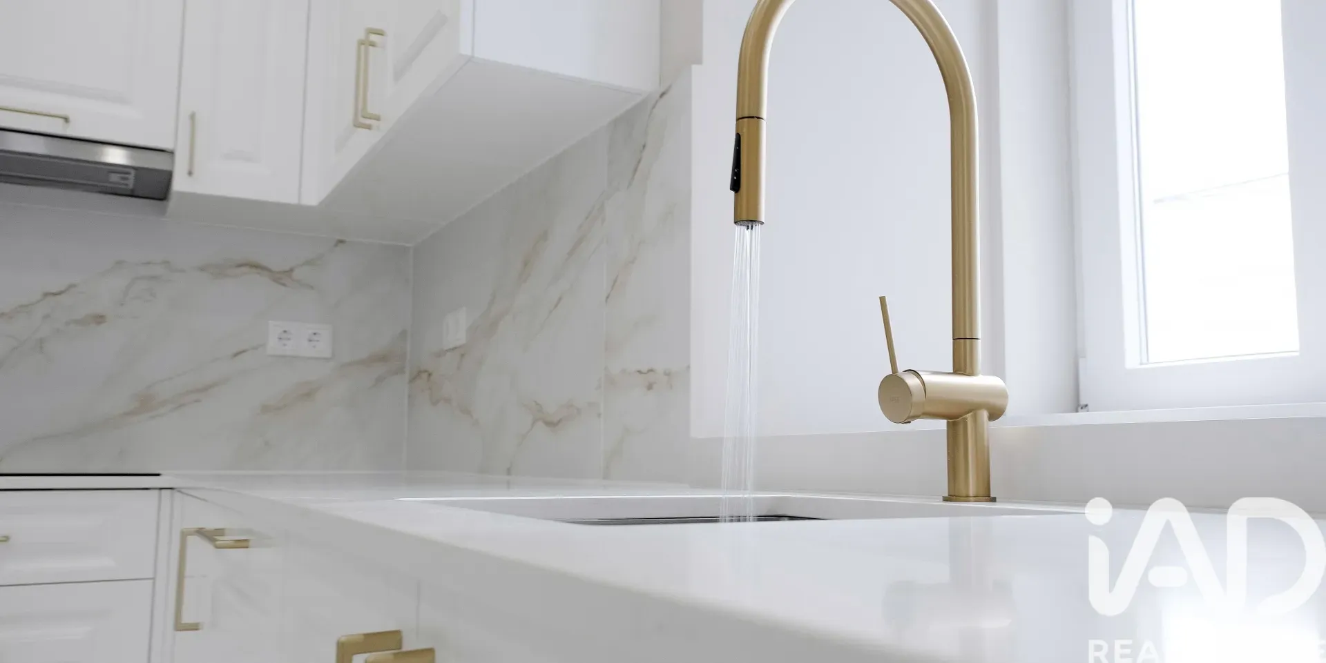 Contemporary 3-Bedroom Apartment with Balcony and Terrace in Lagoa, Portugal - View image 16 of 21