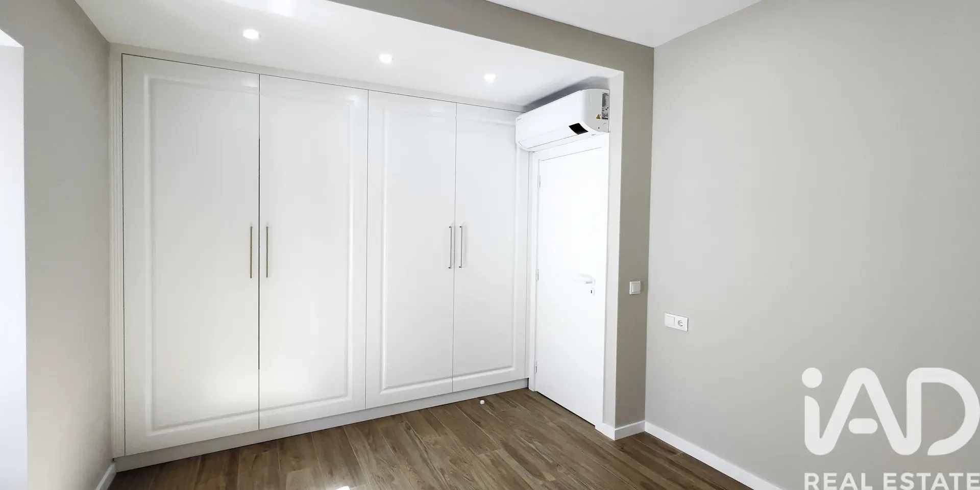 Contemporary 3-Bedroom Apartment with Balcony and Terrace in Lagoa, Portugal - View image 17 of 21