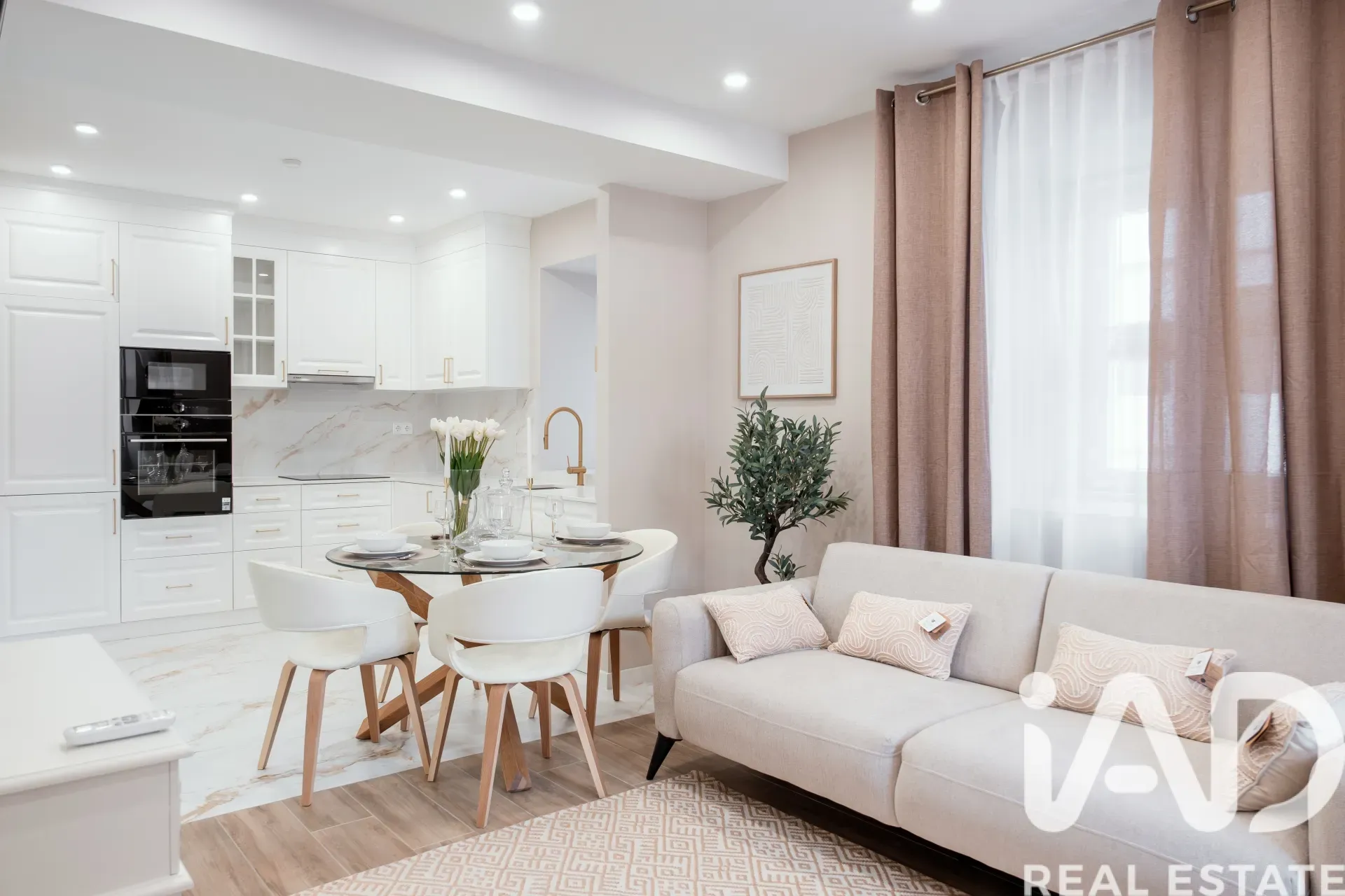 Contemporary 3-Bedroom Apartment with Balcony and Terrace in Lagoa, Portugal - View image 18 of 21