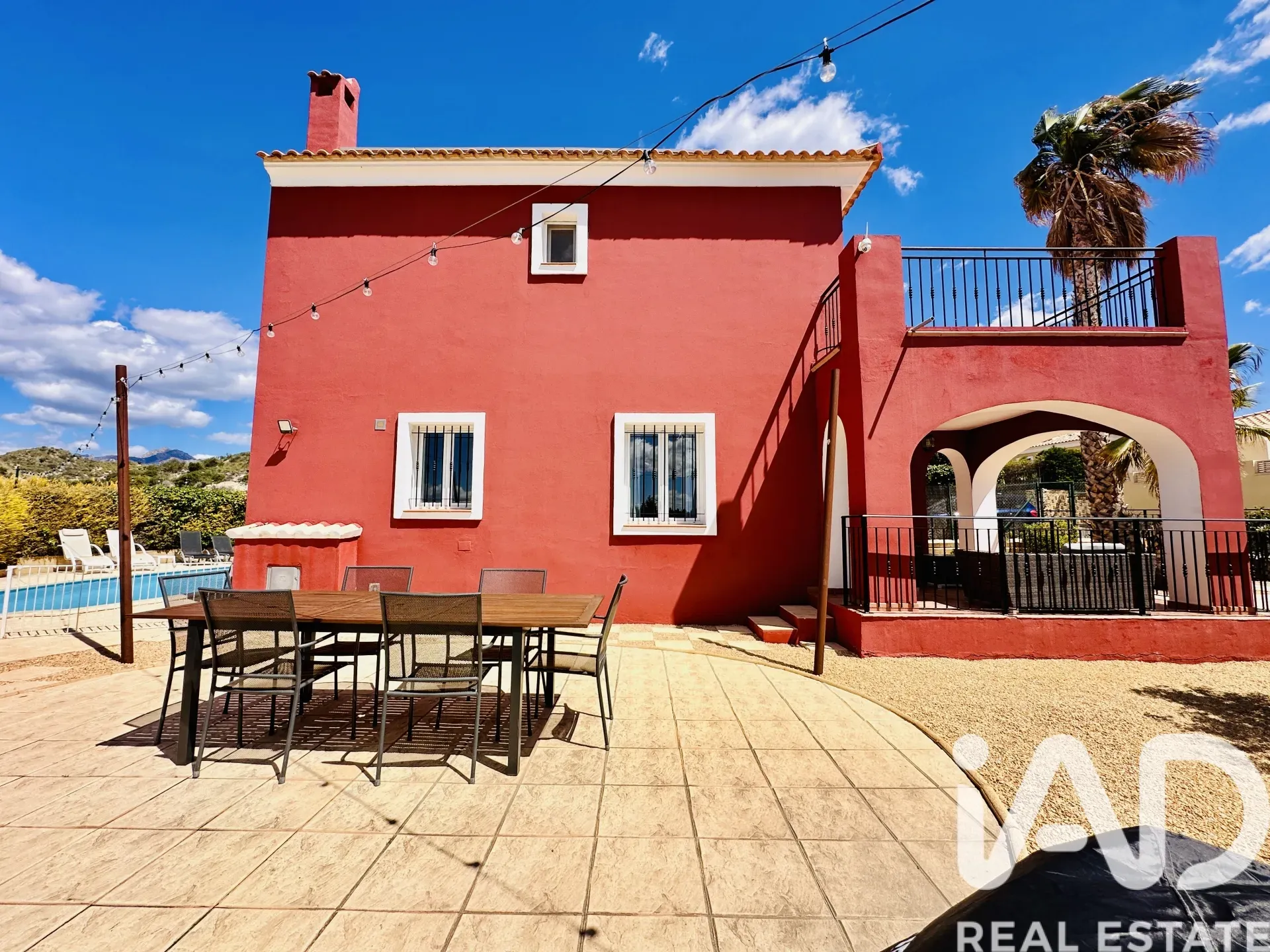Contemporary 4-Bedroom House with Pool in Sunny Mutxamel, Spain - Image 1