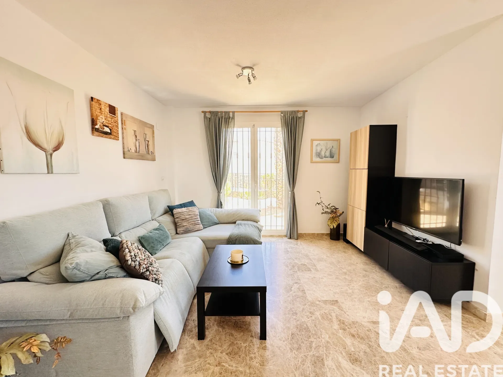 Contemporary 4-Bedroom House with Pool in Sunny Mutxamel, Spain - View image 6 of 31