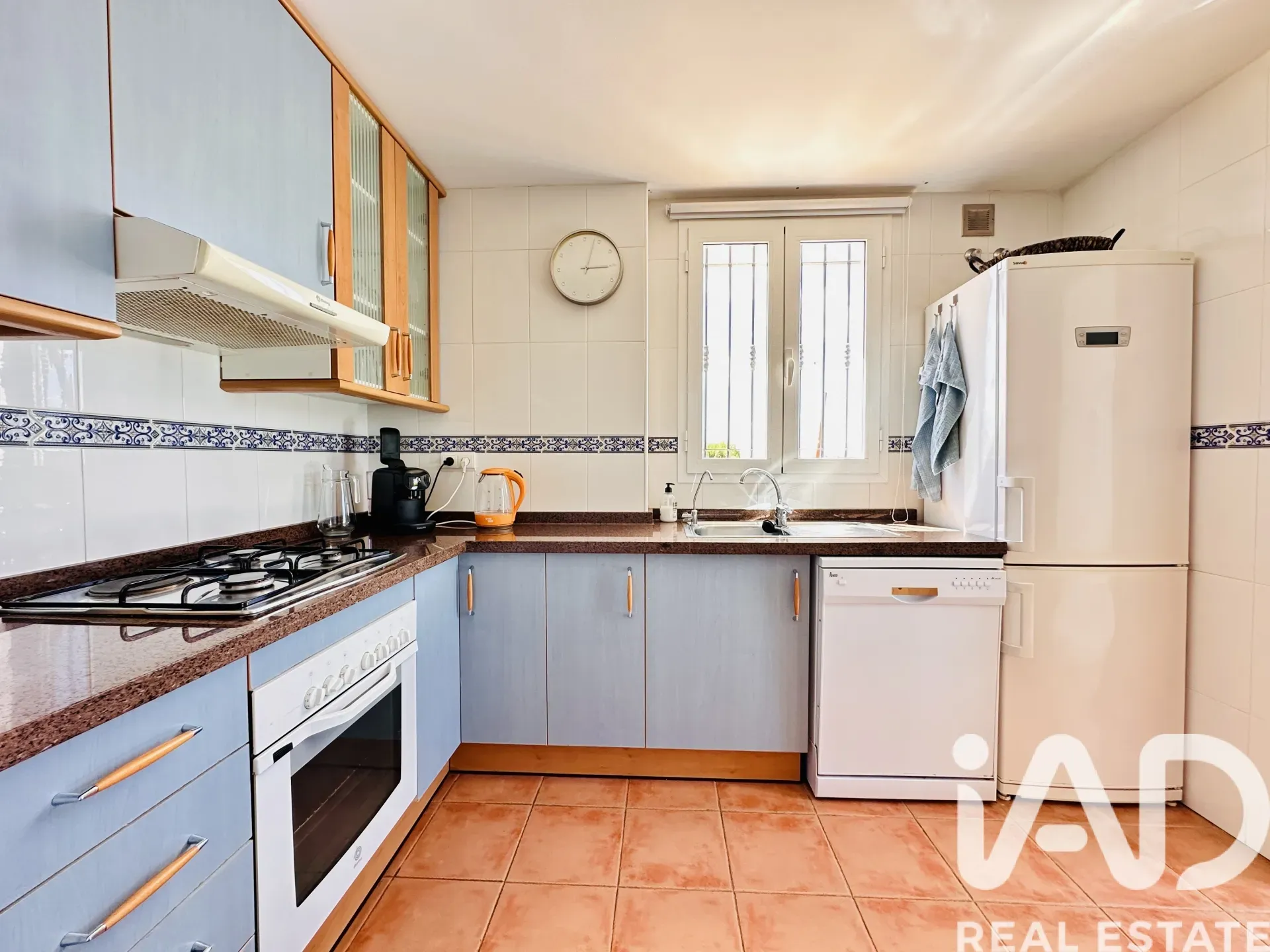 Contemporary 4-Bedroom House with Pool in Sunny Mutxamel, Spain - View image 8 of 31